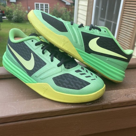 Athletic_Shoes